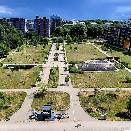 Cozy 100m2 In Elite District Apartman